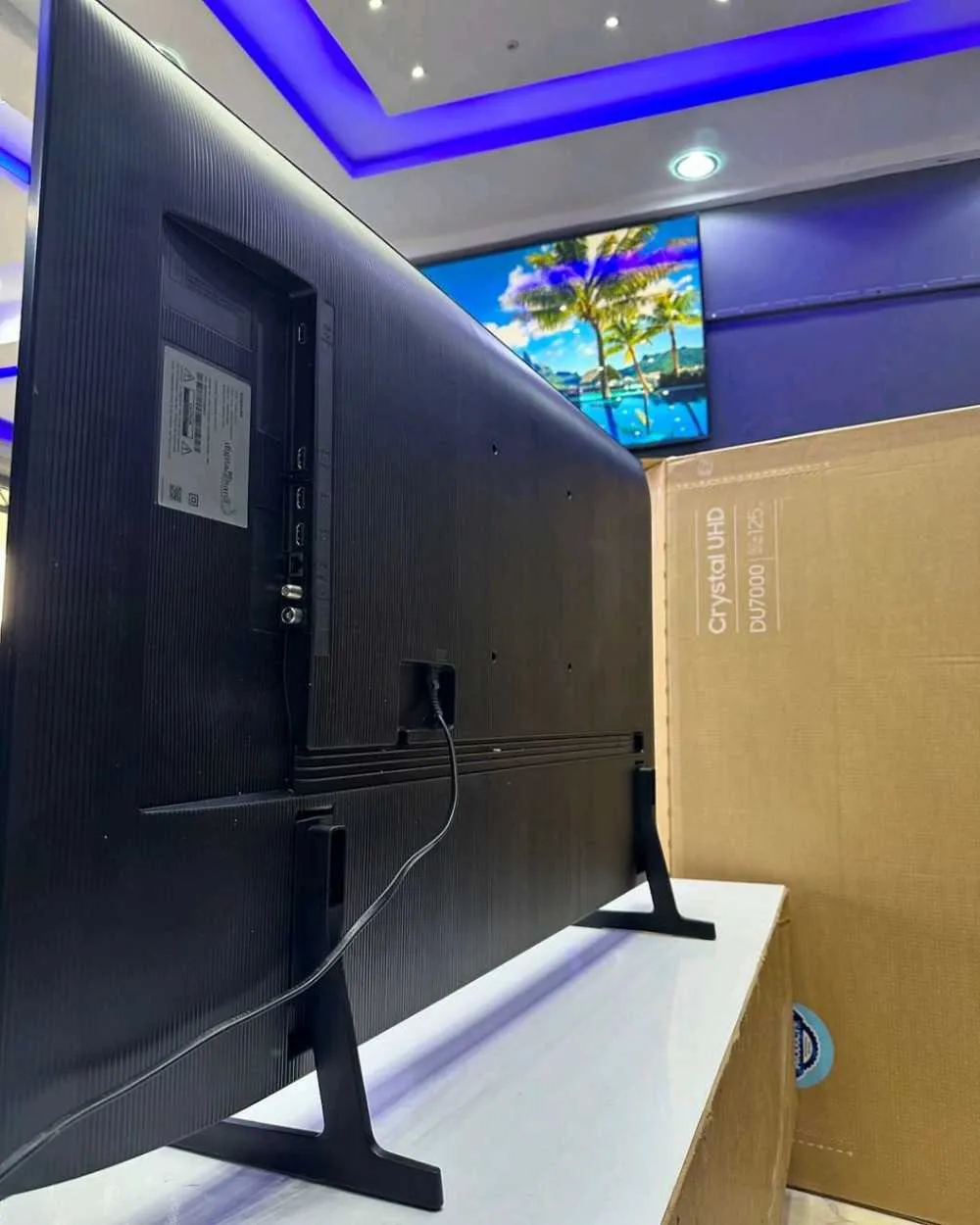 New Samsung QLED 55 INCHES FULL 4K WITH ALL ACCESSORIES FRESH ONE INTERESTED PEOPLE SHOULD CALL ME OR TEXT ME OKAY for sale in Greater Accra, Ghana