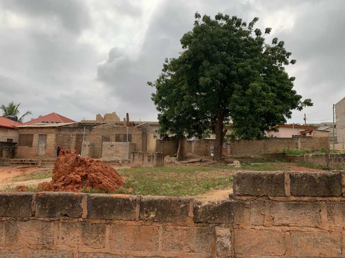 1 plot of land with Indenture and site plan for sale at Agape, Ablekuma.It includes three complete rooms with porch as seen in the images. Price 350,000 Negotiable for sale in Ablekuma, Greater Accra, Ghana