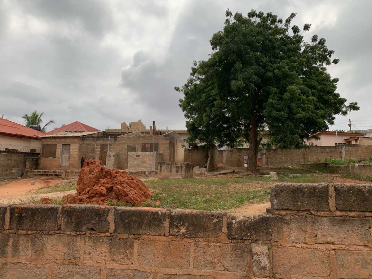 1 plot of land with Indenture and site plan for sale at Agape, Ablekuma.It includes three complete rooms with porch as seen in the images. Price 350,000 Negotiable for sale in Ablekuma, Greater Accra, Ghana