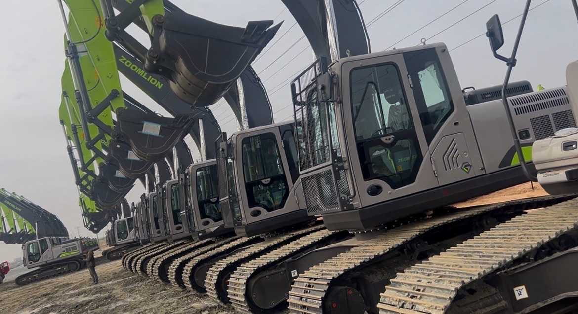New excavator Vehicle for sale in East Legon, Greater Accra, Ghana