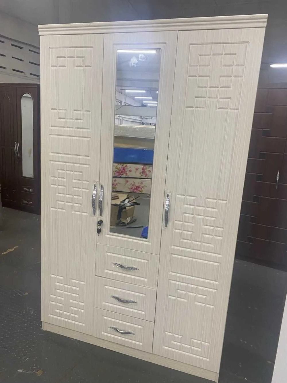 New wardrobe 3doors 3in1 for sale in Ashaiman Municipal, Greater Accra, Ghana