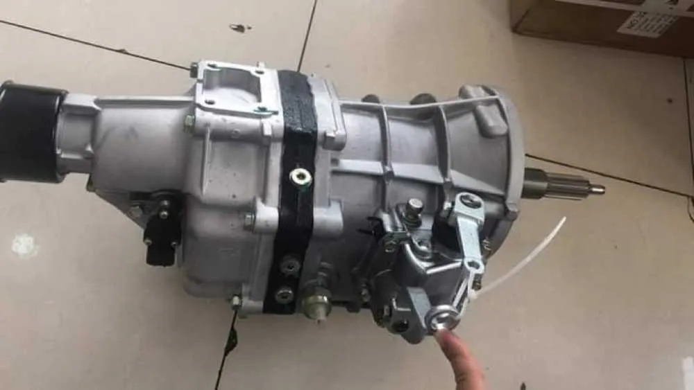 New Hiace van ( stanbic) 5L gearbox for sale in Adabraka, Greater Accra, Ghana