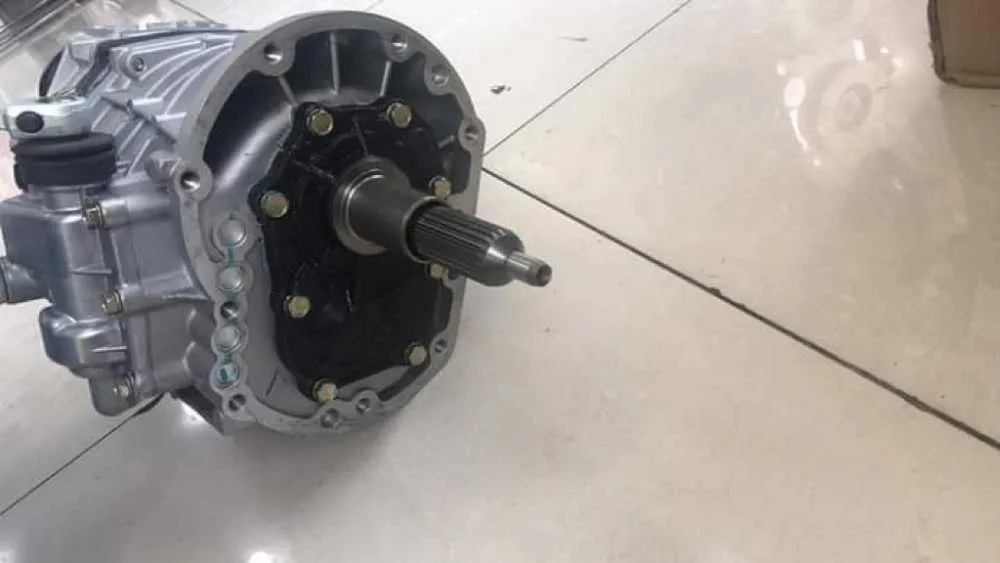 New Hiace van ( stanbic) 5L gearbox for sale in Adabraka, Greater Accra, Ghana