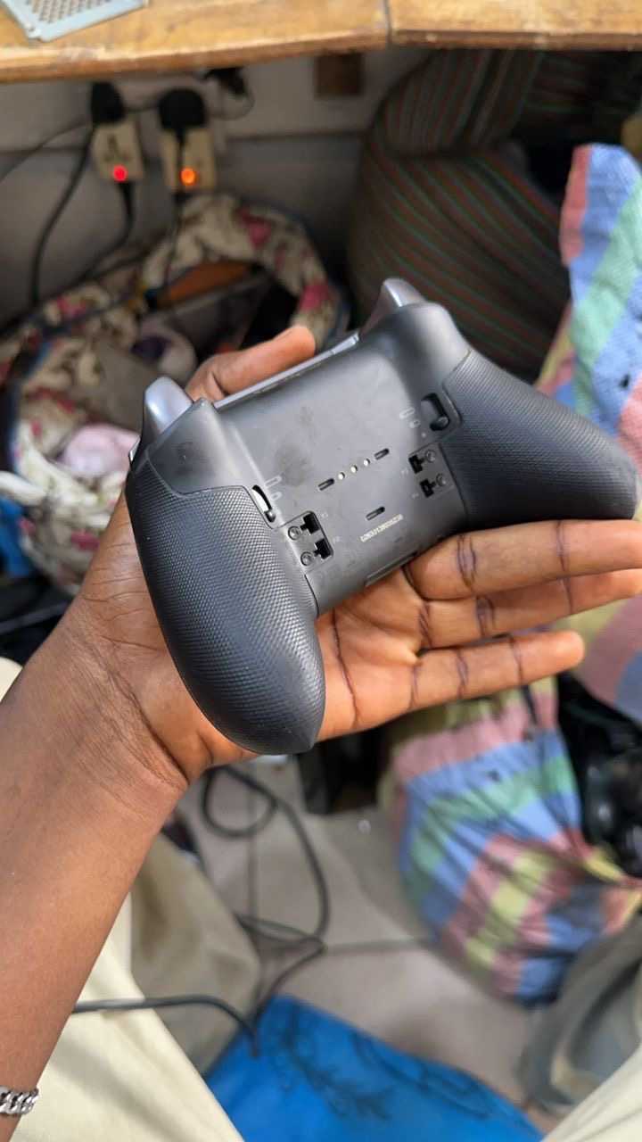 Used Elite series 2 controller available on the low. for sale in Kumasi Metropolitan, Ashanti Region, Ghana