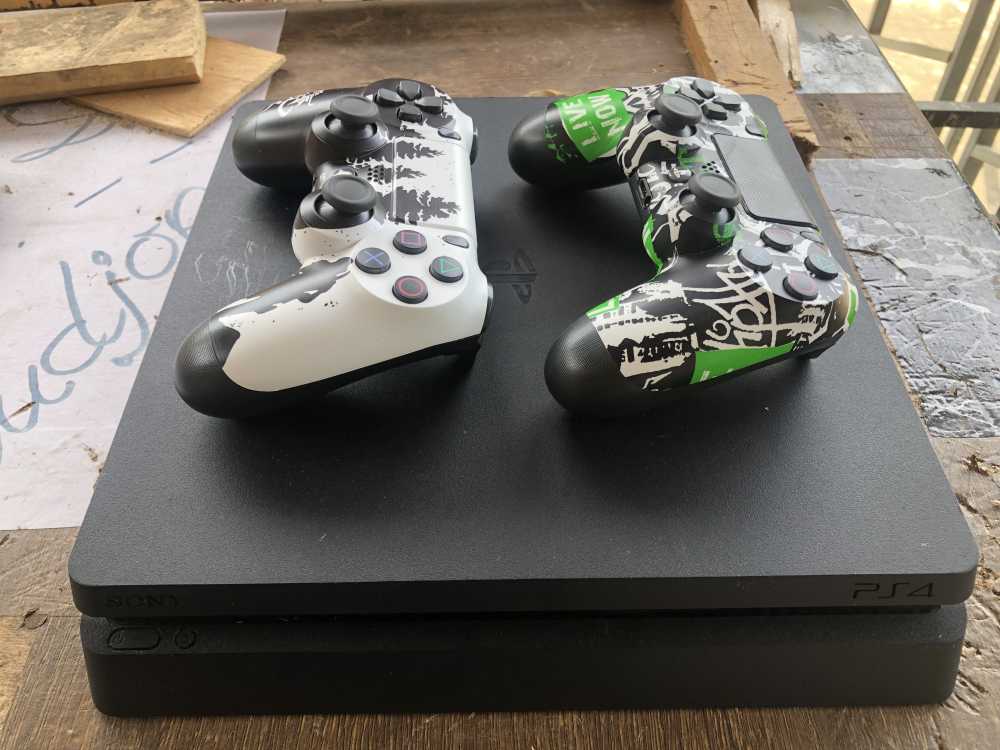 Used PS4 slim with two controllers for sale in Ablekuma, Greater Accra, Ghana