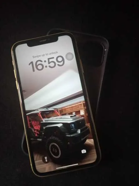 iPhone 11 64GB Uk Used Back Crack for sale in Accra Metropolitan, Greater Accra, Ghana
