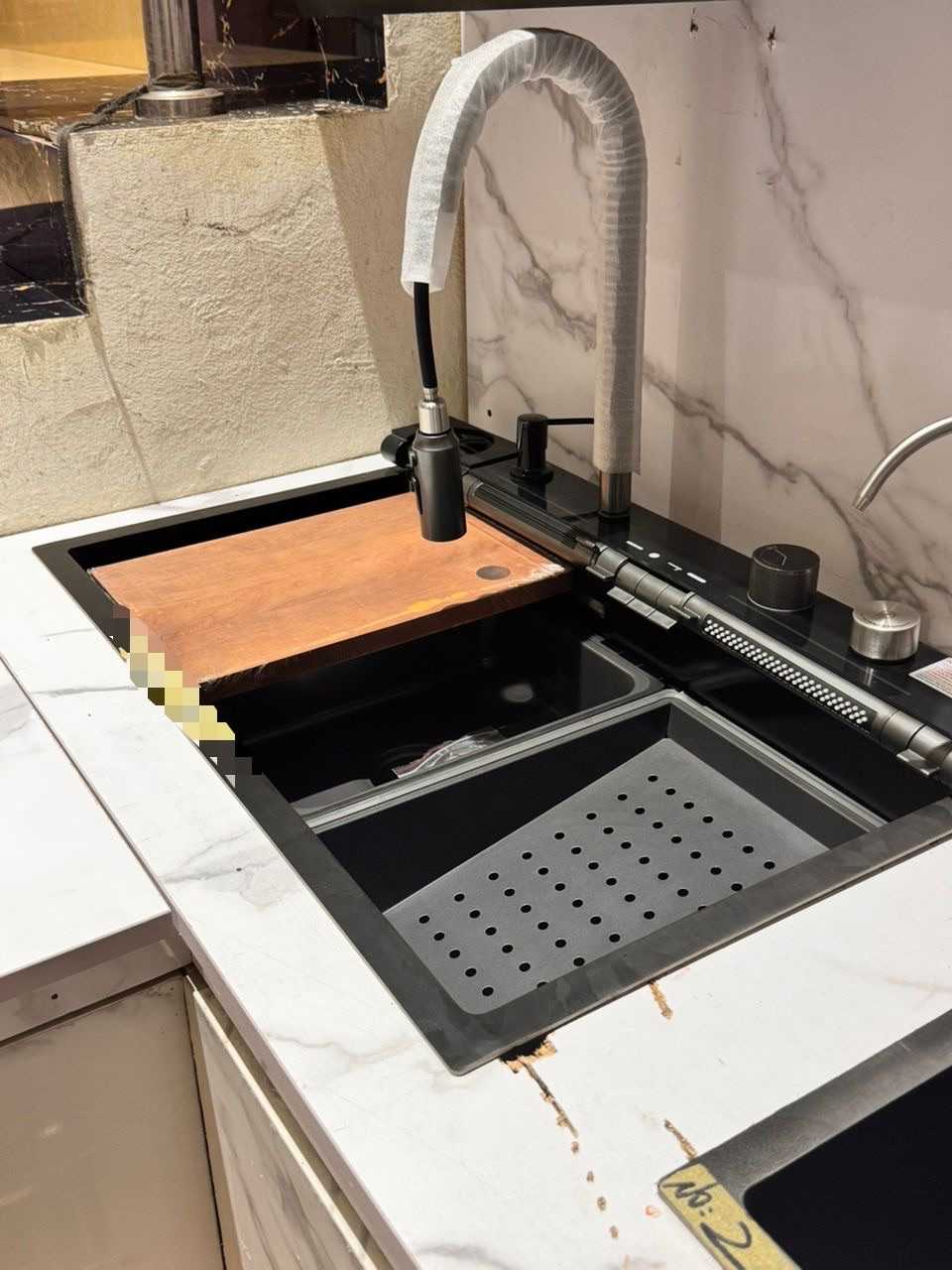 Luxury kitchen sink_Smart sink_Led cabinet sink complete for sale in Accra Metropolitan, Greater Accra, Ghana
