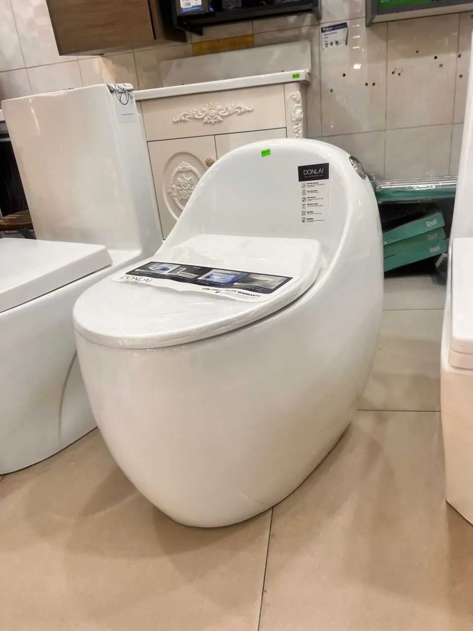 Italian Egg water closet complete _Round wc_Soft close Wc for sale in Accra Metropolitan, Greater Accra, Ghana