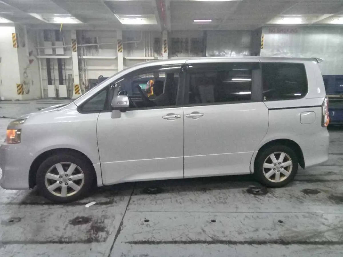 Used Toyota Voxy Car for sale in Kumasi Metropolitan, Ashanti Region, Ghana