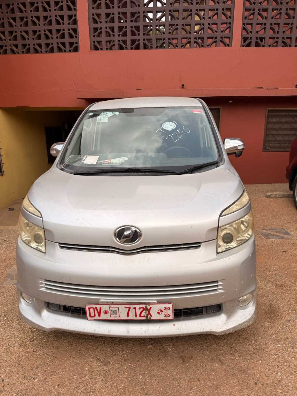 Used Toyota Voxy Car for sale in Kumasi Metropolitan, Ashanti Region, Ghana