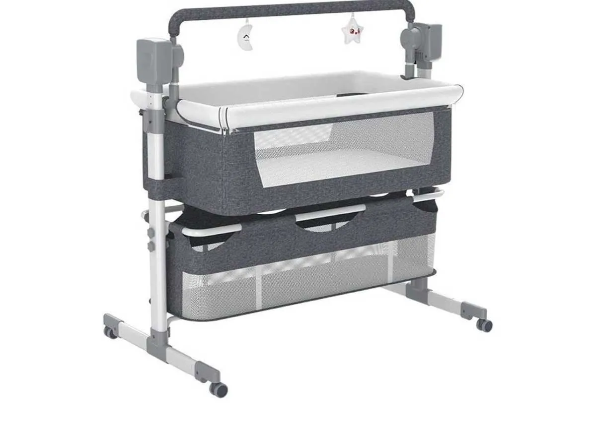 Barely Used Graco baby Crib for sale in Kasoa, Greater Accra, Ghana
