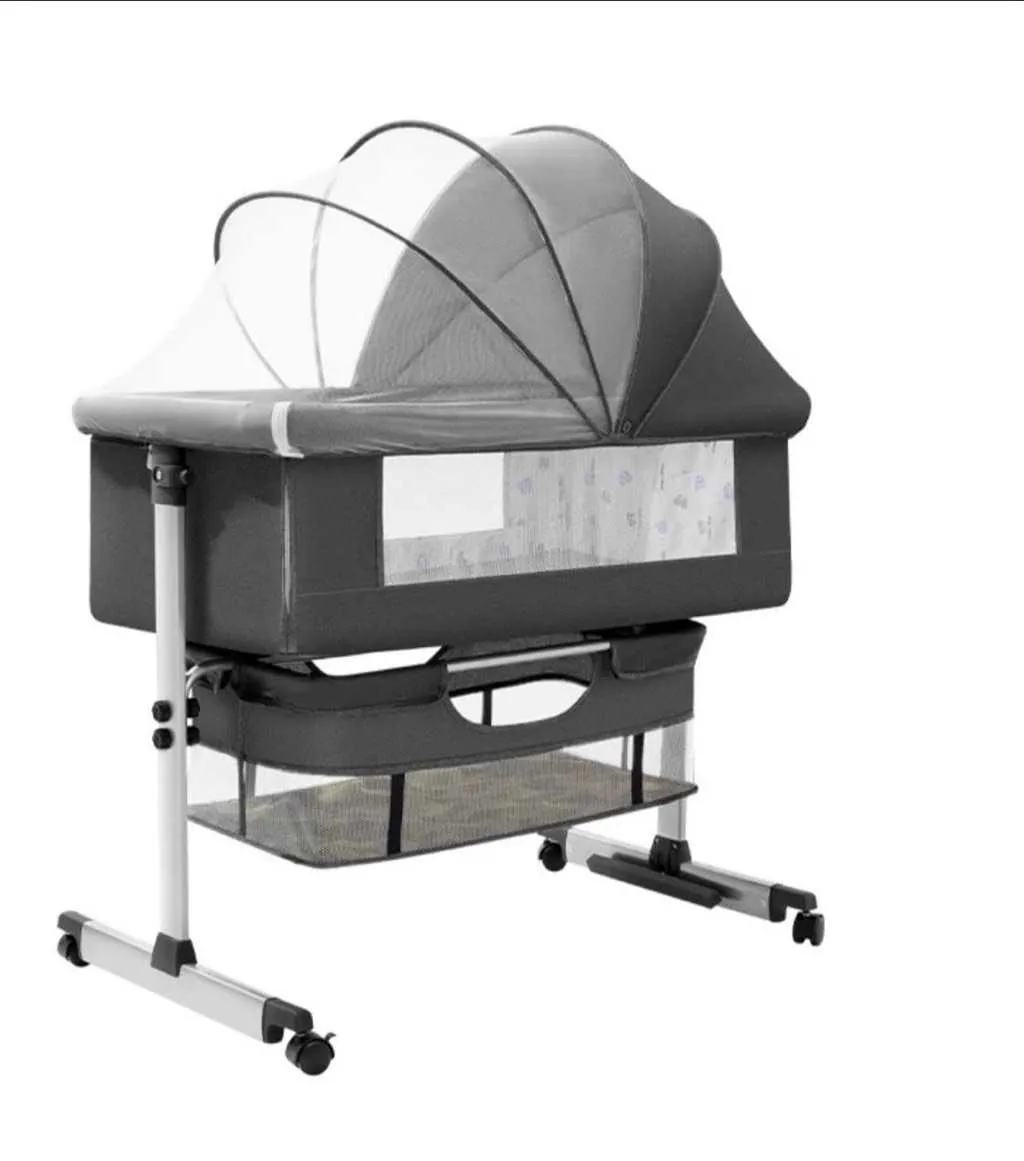 Barely Used Graco baby Crib for sale in Kasoa, Greater Accra, Ghana