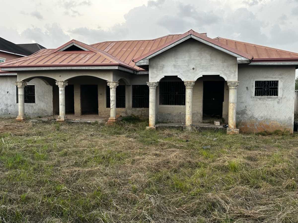 6-Bedroom House at Ahenema Kokoben for sale for sale in Kumasi Metropolitan, Ashanti Region, Ghana