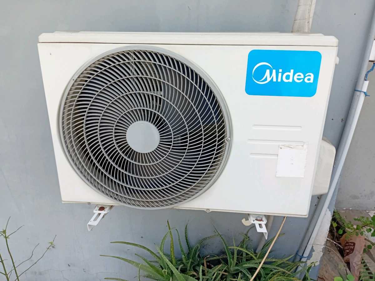 Used Midea Air Conditioner for sale in Kaneshie, Greater Accra, Ghana
