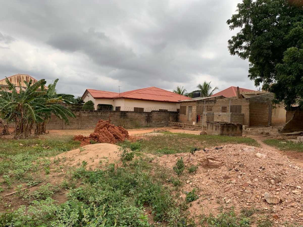 1 plot of land with Indenture and site plan for sale at Agape, Ablekuma.It includes three complete rooms with porch as seen in the images. Price 350,000 Negotiable for sale in Ablekuma, Greater Accra, Ghana